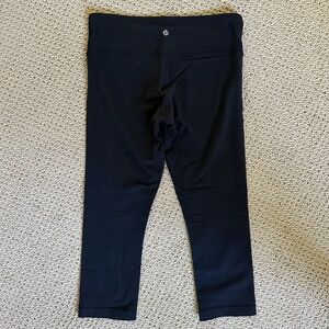 Lululemon Mid-Rise Cropped Yoga Pants